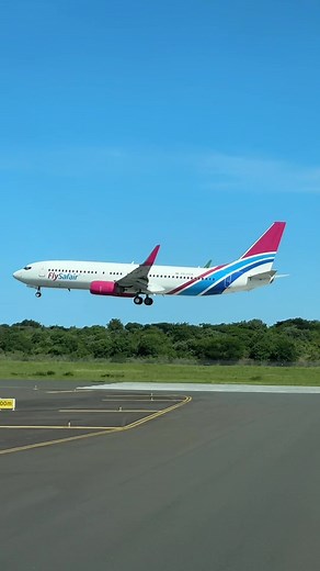 FlySafair Boeing 737-800 landing at Durban, King Shaka Int Airport #aviation #aviationlovers #aviationlife #aviationdaily #pilot #pilotlife #plane #planespotting #airline #pilotview #boeing #boeing737 #cockpit #cockpitview✈️ #landing #planelanding