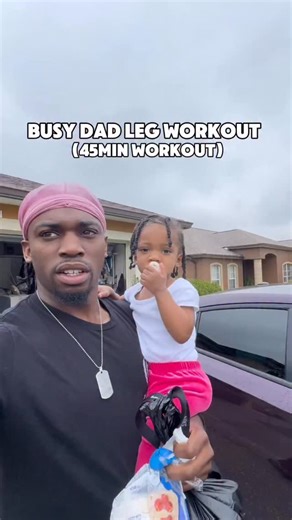 Grow with Roe| Online coach| Personal trainer 🇯🇲 on Instagram: "“How do you make time to stay fit, while balancing a business and being such a present father?” I workout smarter not harder these days, I’m not so much focused on the weight I’m moving anymore, I’m more focused on consistency and efficiency because as long as I still look good and feel strong I don’t have to be the biggest guy anymore I like being functional as a athlete still and being able to get my stuff done. Don’t get me wro