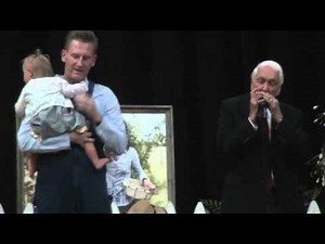 Fans join for Joey Martin Feek memorial service