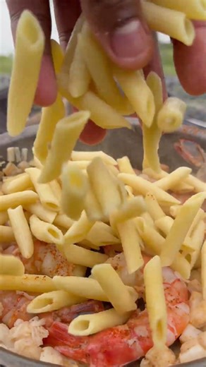 Shrimp & Scallop Old Bag Garlic Butter Pasta #seafood #pasta #waterfront #food #cooking
