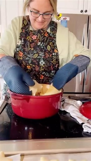 The easiest sourdough bread recipe - my "lazy" sourdough recipe! Recipe details in caption. | Amy Bakes Bread