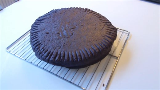 Make this an unforgettable Easter for your kids and make this giant Oreo at home