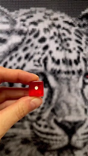 MODERN ARCHITECT on Instagram: "The precision required to align thousands of dice to create this photorealistic jaguar is mind blowing. 🤯 The single red die placed at the end brings the entire piece to life and creates such an intense gaze. ✨ How many dice do you think were used in this masterpiece? 🤔 🎲 By @anna.dice.artworks 🖌️ #dice #art #mosaic #jaguar #ModernArchitect"