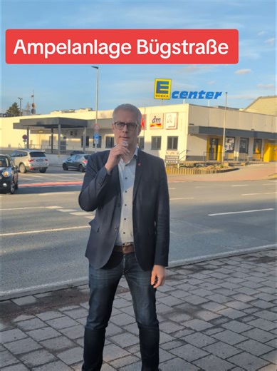 🚦 Ampelanlage in der Bügstraße Forchheim braucht sichere Straßen. Die Kreuzung Bügstraße/Adenauerallee ist ein absoluter Unfallschwerpunkt. Hier sind schon Menschen gestorben. Deshalb hat die Polizei die Errichtung einer Ampel dringend empfohlen. Der Stadtrat hat dies leider abgelehnt, nun bleibt der Kreuzungsbereich weiterhin gefährlich - nicht nur für Autos, sondern ganz besonders für Radfahrende und Zufußgehende. Das will ich mit dem neuen Stadtrat ändern. #lieblingsstadt #forchheim #spdforc