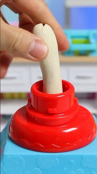 Bluey’s Movie Night Snack Time with satisfying play doh popcorn maker! #asmr #satisfying #bluey