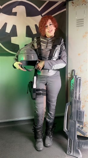 I’m doing my part! Cosplaying Dizzy Flores from Starship Troopers, armor made by me! | Vampisaurus Sci-Fi Pinup and Cosplay