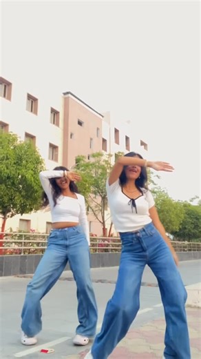 Pragya Shukla | This is your sign to grab your disco diwane😉🫶🏻 nd make some reel😂 #instagram #explore #instagood #dance #viral | Instagram