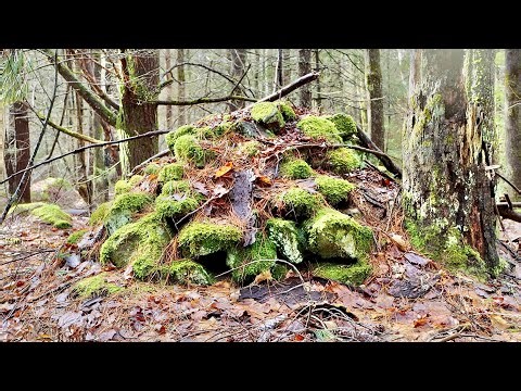 A mysterious place with stacked rocks I found doesn't make sense