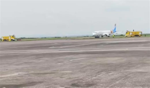 Les trois nouveaux avions acquis par la compagnie aérienne nationale Congo Airways, ont atterri sur le tarmac de l’aéroport international de N’Djili, ce mercredi 24 décembre à Kinshasa. À cette occasion, une cérémonie officielle d’accueil a été organisée en présence des autorités et des responsables de la compagnie, marquant une étape importante dans le renforcement de la flotte aérienne nationale. À tous les clients de Congo Airways , faites confiance à votre compagnie, elle vous apporte quelqu