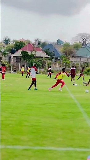 Simba sc wameamua kukiwasha mazoezini Leo kujiandaa na mechi ya jumapili Mkapa stadium.