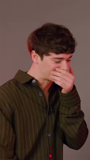 Funny moments with the stranger things cast #strangerthings #funny #strangerthings5