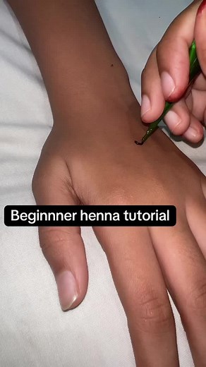 Beginner Henna Tutorial for Stunning Petal Designs