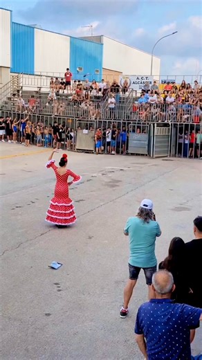 RT @Gabriele_Corno: The connection between the bailaora (dancer) and the bull as symbols of a life lived with extreme intensity, often bala…