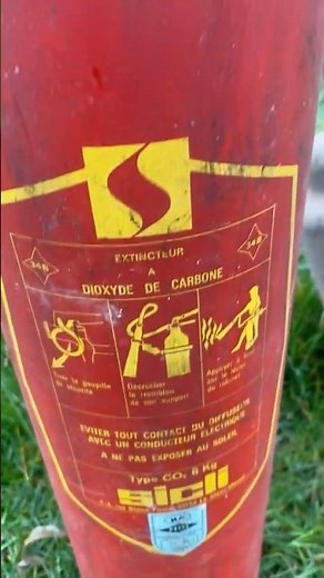 Extincteur de 5kg à CO2 périmé #securiteincendie #extincteur #alarmeincendie