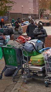 Around 400 people were forced out of a squat in Spain, sparking clashes with police and leaving many stranded on the streets in winter. | DW News