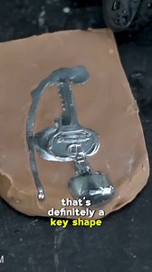 DUPLICATE KEYS LIKE A SECRET AGENT | The King of Random