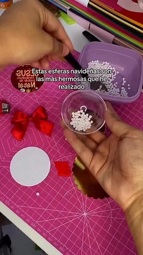 ¿Sueñas con crear detalles únicos en papelería creativa Y vivir de los que realmente te gusta? No necesitas experiencia ni muchos materiales, nosotros te enseñamos desde cero, para qué lo conviertas en tu realidad 🙌 👉 Comenta “PAPELERÍA” y ve al link que está anclado en nuestro perfil y te cuento todo sobre nuestro curso. #manualidades #papeleriacreativa #papercraft #estadosunidos🇺🇸 #españa🇪🇸#sephoraalışverişim | Manoscreativas964