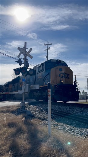 CSX With SD70MAC Leader