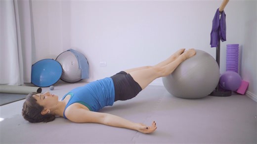 Unlock the secrets to a perfect Grand Plié with our tutor, Constanza Belgareto (@coni.belgareto). 🩰✨ This exercise is just a glimpse of the many techniques we cover during our PBT certifications. Stay tuned for the full guide! 💪🩰 #PBTAlignment #DanceTechnique 📽️@jota.de.fardo | Progressing Ballet Technique