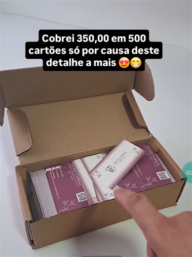 Um exemplo simples de como aumentar margem dentro da gráfica: Nesse caso, um cartão de visita com QR Code integrado que leva para um cartão virtual na prática, o cliente não está comprando só um cartão ele está comprando facilidade de contato, praticidade e uma forma mais moderna de se apresentar e é exatamente isso que muda a percepção de valor Resultado desse pedido: 500 unidades vendidas por 350,00 custo de impressão 90,50 o ponto aqui não é o produto em si é entender que pequenos ajustes na 