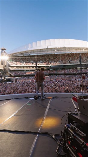 Last show in Adelaide on the loop tour supporting the legendary ‪@EdSheeran‬ Thank you!