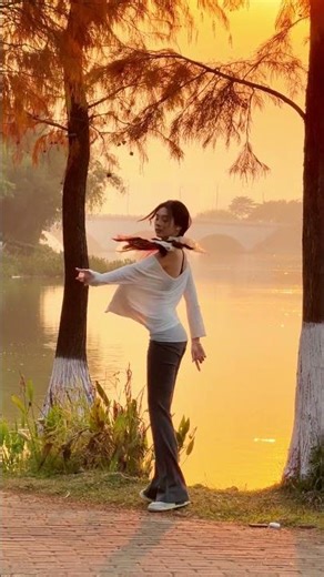 看一眼就沦陷的舞… #fallinout #一冷编舞 #抖音热门舞蹈计划 #不知道反正我的舞姿很曼妙 #shortvideo #dance