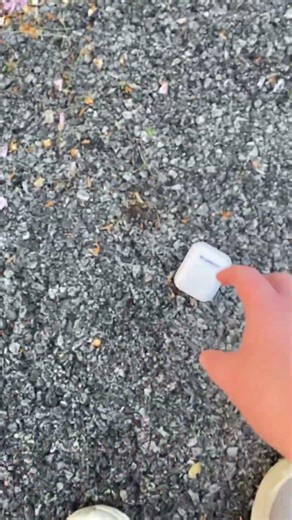 Oh no I dropped my air pods #helpmemakethismakesense #funny