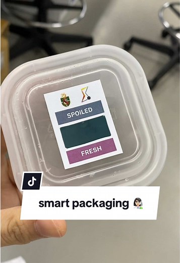 bikin smart packaging alias kemasan yang bisa berubah warna kalo makanan udah busuk 🍤👩🏻‍🔬 ini penelitian gua waktu kuliah! buat yang masih kuliah, gua saranin banyakin pengalaman dari riset / pengabdian masyarakat bisa ikut Genera-Z Berbakti dari BCA, ini program pengabdian masyarakat di Desa Bakti BCA ✍🏼 bisa daftar lewat website bca.id/genzandrea ya! #foodtech #smartpackaging #science #GeneraZBerbakti #BaktiBCA