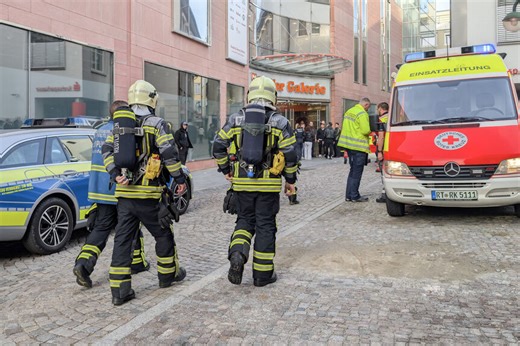 Reutlinger Müller-Galerie wegen Reizgas eine Stunde abgeriegelt - Videos - Reutlinger General-Anzeiger - gea.de