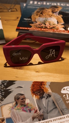 Jennifer Beyer | Hochzeitssängerin on Instagram: "Was für ein Wochenende! 💛 Die erste Mini-Ja-Messe in Halle (Saale) – und das ausgerechnet am Valentinswochenende. Passender hätte es nicht sein können. Wir sind voller Dankbarkeit. Dankbar für all die wundervollen Menschen, die vor Ort waren. Für die ehrlichen Gespräche, das offene Interesse, das Vertrauen. Für jedes Lächeln, jede Umarmung, jede Begegnung auf Augenhöhe. Ein riesiges DANKE an alle Dienstleister, die diese Messe mit so viel Herz, 