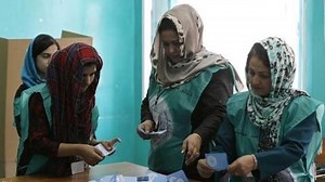 Afghans brave violence to elect new president