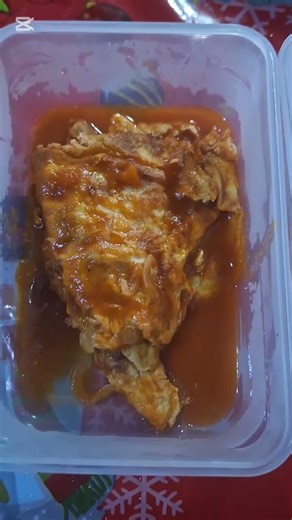 frijolitos y tortas de huevo con salsa 100% comida Salvadoreña 🇸🇻 #comida #musica