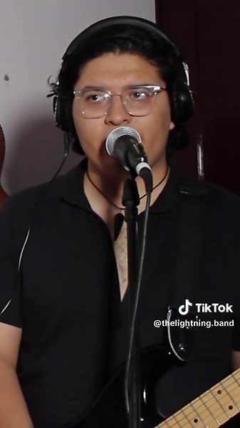 Grow Up en Vivo! Completa en Youtube ⚡ #fypシ゚ #viralvideos #musica #reels #rock #indie #guitar #arcticmonkeys #zoé #greenday