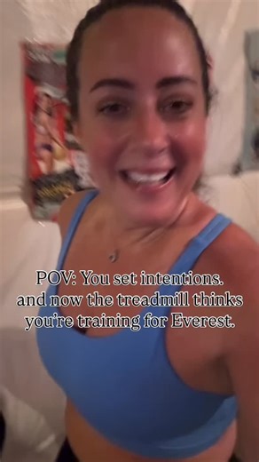 How to use your vision board to enhance neuroplasticity ✨💫 ☀️Keep it visible: Place your vision board where you will see it regularly to ensure consistent exposure to your goals. ☀️Look at it often: Make it a habit to look at your vision board frequently, even just for a few minutes a day. ☀️Focus on action: Visualize not just the outcome, but also the steps and actions it takes to get there. ☀️Stay intentional: Be intentional about the images you choose and the emotions they evoke to ensure th