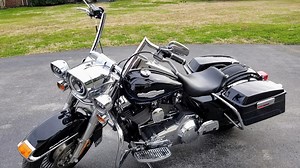 The Bare Bones Solo Seat from #LePera definitely gives the Road King a cleaner look. Check out how easy it is to swap out your bulky touring seat for the Le Pera Bare Bones Seat on this 2010 Harley Road King. LePera Enterprises To grab yours visit https://www.getlowered.com/le-pera-bare-bones-smooth-solo-seat-for-harley-touring/ | Get Lowered Cycles | Facebook