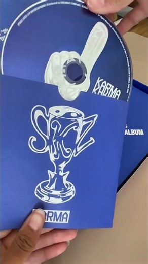 Unboxing SIGNED Stray Kids album! Karma ceremony ver!