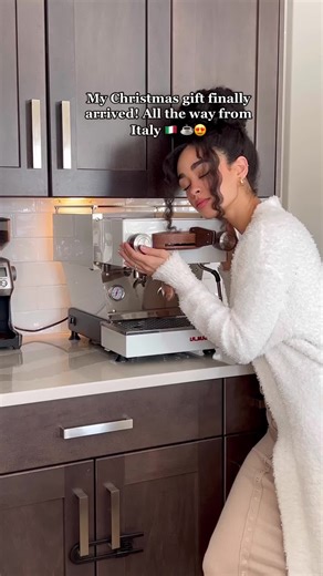 My dream espresso machine 😍☕️ #lamarzocco #esspresso #homebarista #barista #esspressomachine #lineamini #lamarzoccohome #CloseYourRings #coffeetiktok #esspressohouse