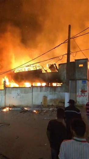 Alger : impressionnant incendie dans un bâtiment désaffecté au Village Célèste | TSA - Tout sur l'Algérie