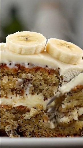🍌✨ Banana Bread Cake with Cream Cheese Frosting