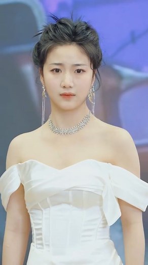 Best Drama Collection on Instagram: "Her beloved betrayed her😥🔍Search "aqs95" in the App DramaBox to watch this drama. #MobBossRefusedtoLetHerGo #ChenSi #Chinesedrama #cdrama #dramachina #minidrama #shortdrama #drama #cdramas #cdramaedit #cdramafans #dramachino #reels #reel"