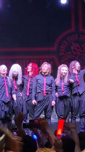 Anime, Manga, J-Music y Videojuegos on Instagram: "@gackt sintió todo el amor del público de Chile y aceptó complacer al Teatro Caupolicán cerrando su presentación con la canción más pedida por todos los fans: Mizerable #gackt #GACKT_YELLOWFRIEDCHICKENZ #GACKT_IN_CHILE #gacktライブ"