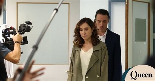 Το τέλος της Διάφανης Αγάπης με την αποκάλυψη του δολοφόνου και την Άννα να παλεύει για τη ζωή της