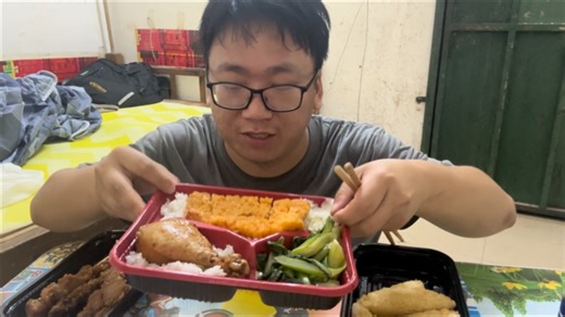 一天没接到日结 只能去沃尔玛买打折盒饭了