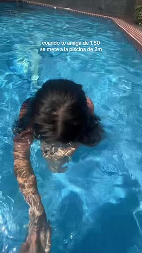 Trends de amigas en la piscina: momentos divertidos