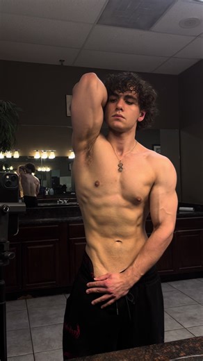 lowkey got bloated asl over winter break but ill get back to where i was in no time #gymtok #fypシ #davidlaid