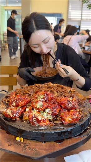 이천 연평도 양념게장과 돌짜장 조합 #산타의돌짜장연평도 양념게장에 돌판짜장면이 인상적인곳이며#이천맛집 #용인맛집 #이천카페 #돌짜장