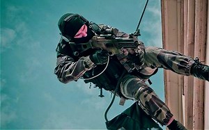 美国 S.W.A.T“特殊武器攻击部队”战术爆破与抓人 # 66