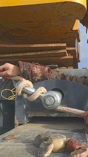 Large-Scale Hoisting Operation: On-Site Craft Demo