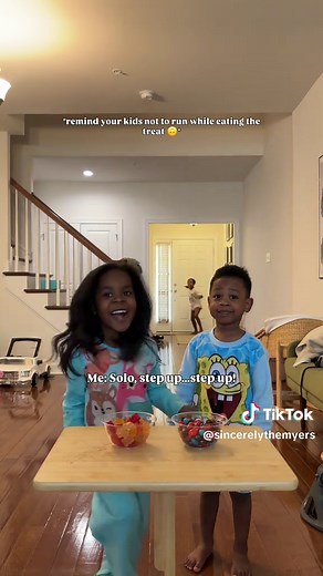 We love using games to learn and practice ASL. We played for a good 15-20mins increasing the difficulty as we moved along. I’d highly recommend trying it with your family/friends. #deaf #asl #signlanguage #bilingualkids #siblings