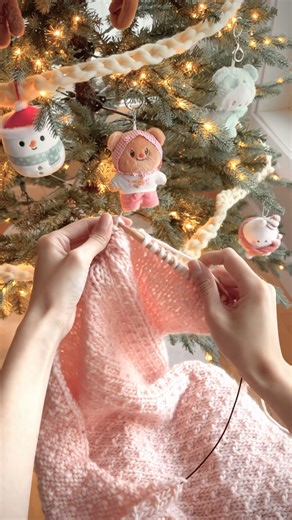 Some cozy knitting by the Christmas tree ✨🎄 {Pattern: Dotty Cardigan, Yarn: The Petite Wool 💕}